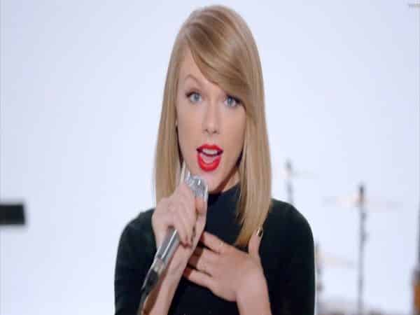 Taylor Swift Lungime umăr păr drept strălucitor