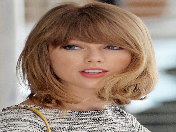 Taylor Swift Lungime umăr păr blond închis cu breton