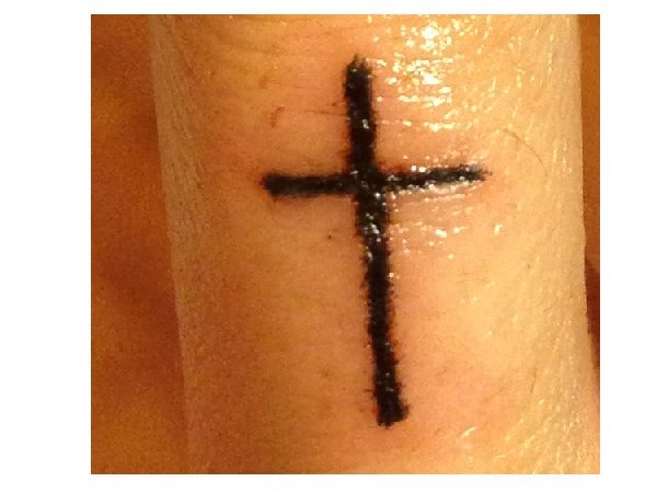 Enostavna tetovaža s križem prstov