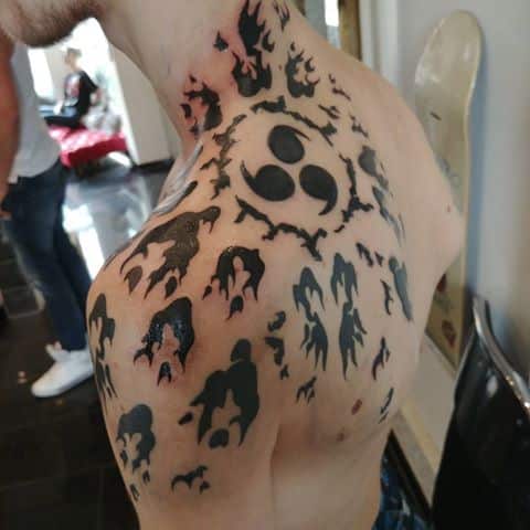 14 Zaujímavých variácií tetovania Sasukeho kliatby