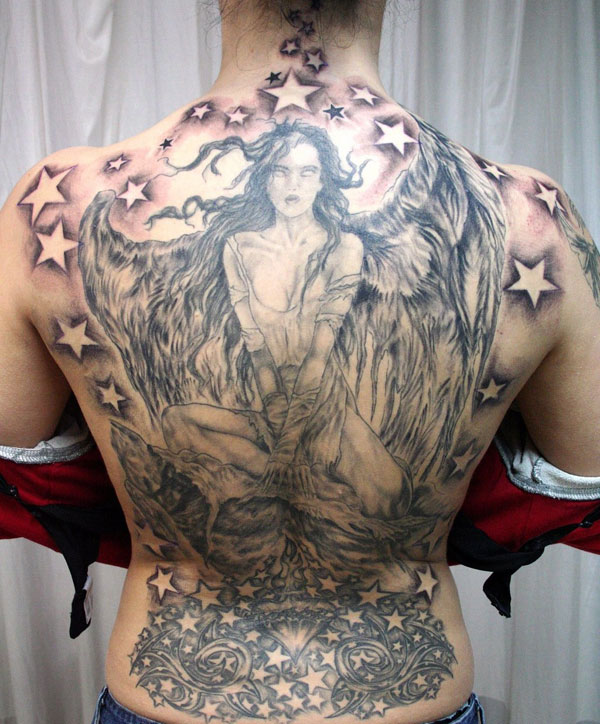 Angel Wings dokončil tetovanie