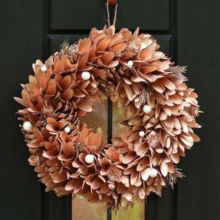 Korenený medený jesenný dverný veniec