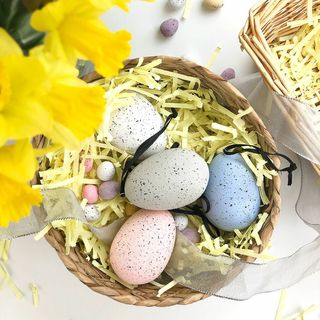 Škvrnité keramické pastelové veľkonočné vajíčka