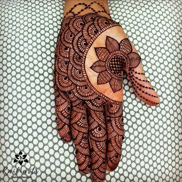 Úžasný dizajn Henna s kvetom