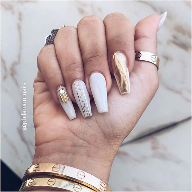 Unikátny zlatý a biely dizajn nechtov