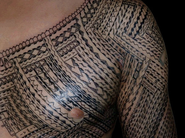 Jemné samojské tetovanie
