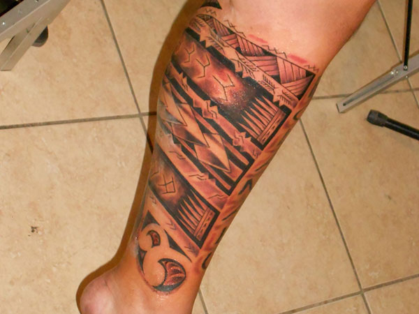 Samoanské tetovanie na rukávoch