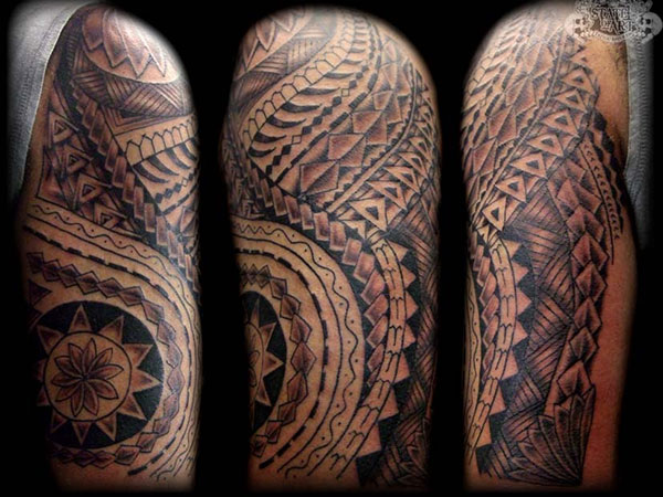 Samoanské tetovanie na rukáve