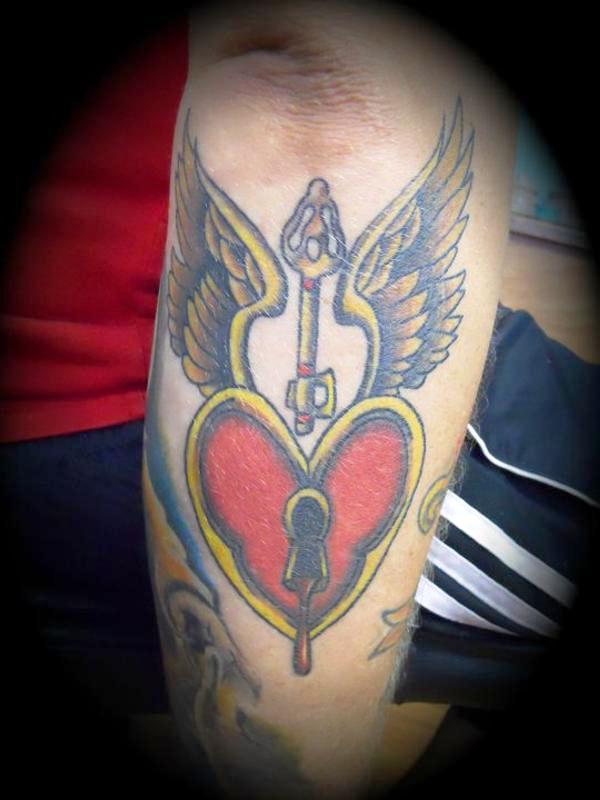 Tetovanie so zámkom srdca