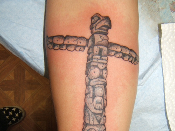 Tetovanie na skalnom toteme