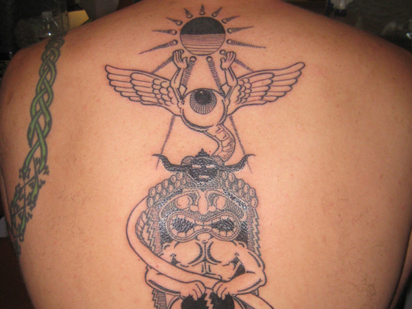 Tetovaža Totem Pole s črnim črnilom