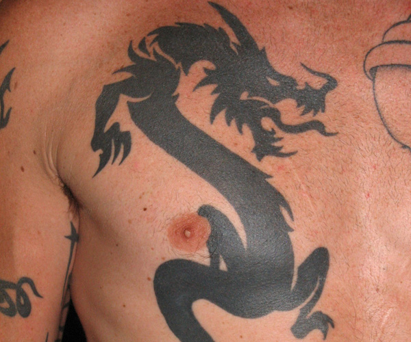 Tatuaj Dragon cu piept