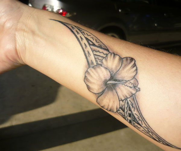 Samoanska cvetlična tetovaža
