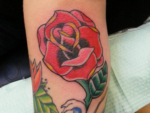 Preprosta tradicionalna tetovaža vrtnic