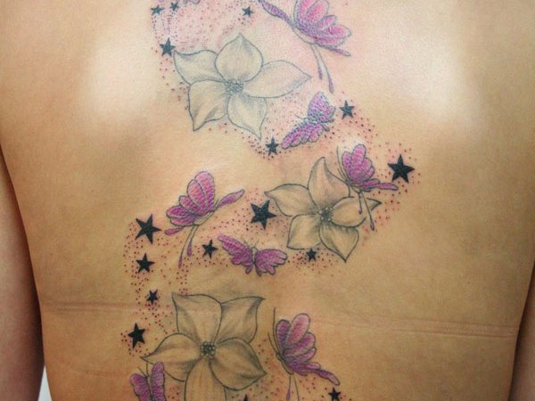 Zaujímavé tetovanie kvetinových vzorov