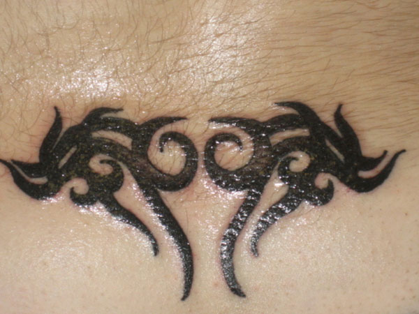 Tetovanie so symetrickým vzorom