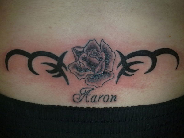 Ruža s menom tetovanie