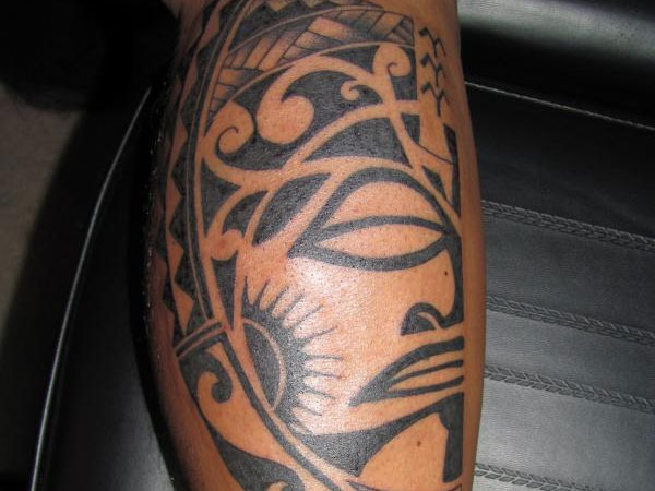 Tatuaj pentru picioare tribale