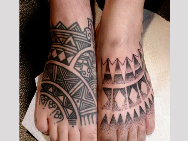 Picioare tatuate