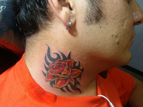 Tatuaj cu trandafiri