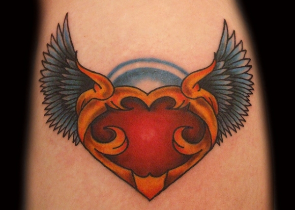 Nové školské srdce s vlastným tetovaním Angel Wings