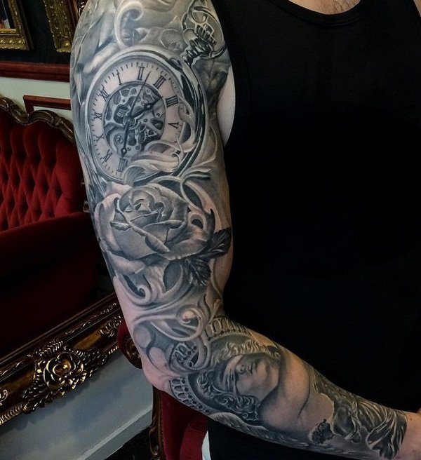 tetovaža z rokavom z uro
