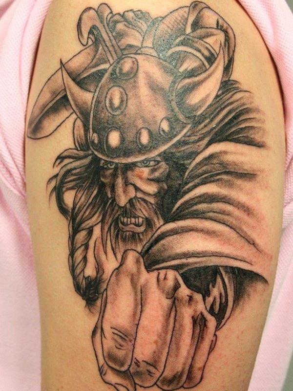 Vikingské tetovanie bojovníka