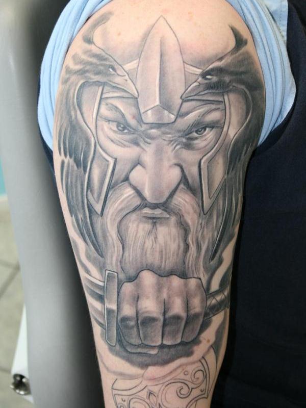 Cool vikingské tetovanie