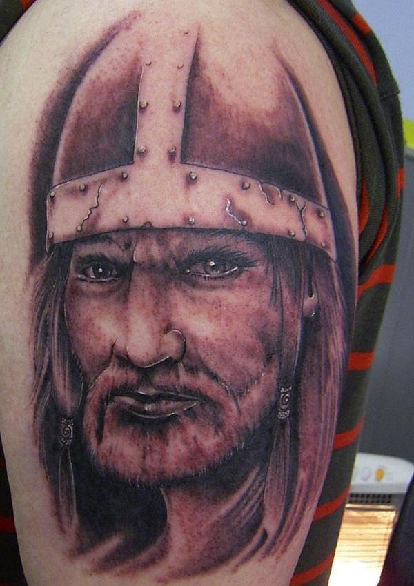 Realistické vikingské tetovanie