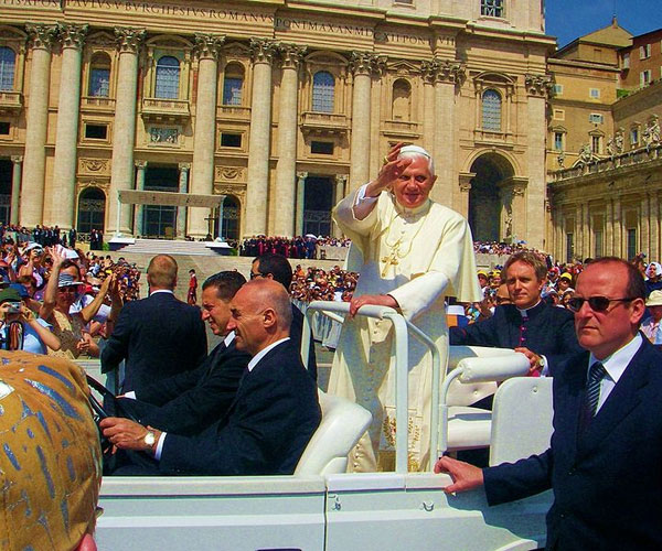 Uradna slika Papež