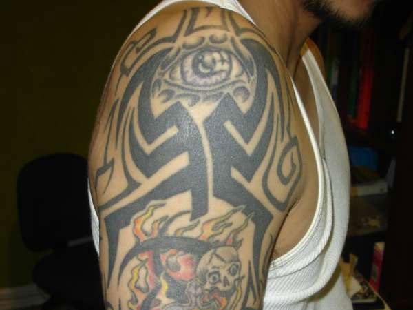 Tatuaj tribal înfiorător