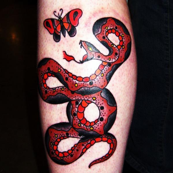 Mănâncă tatuaj de șarpe