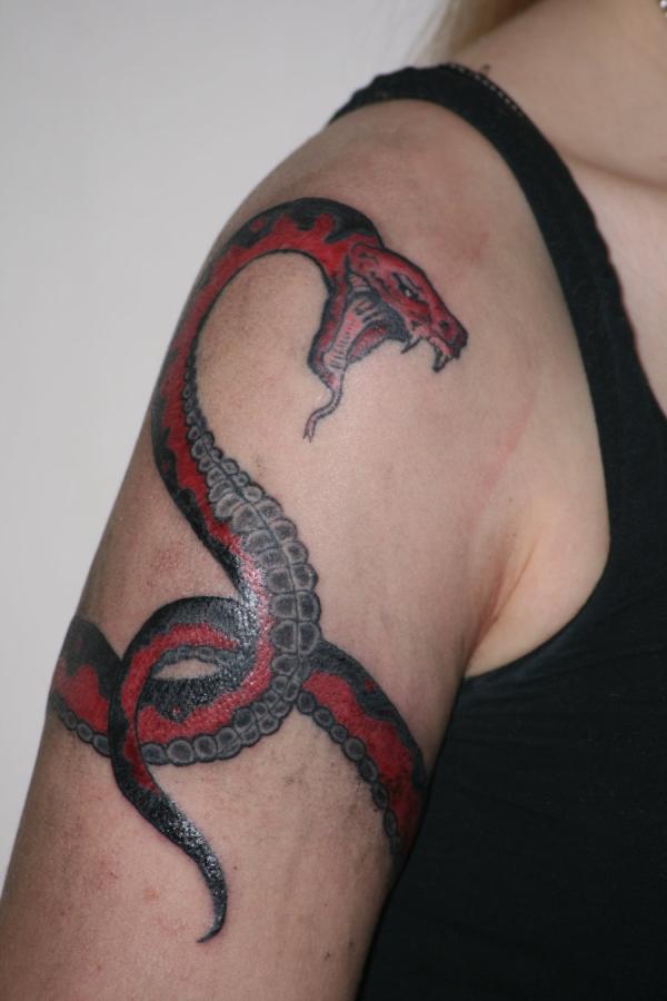 Tatuaj de șarpe periculos