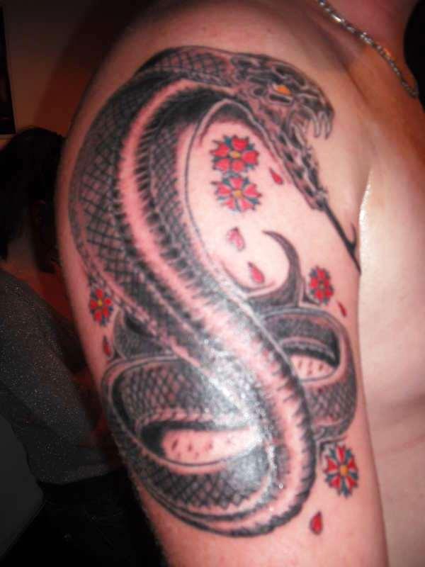 Tatuaj șarpe braț drept