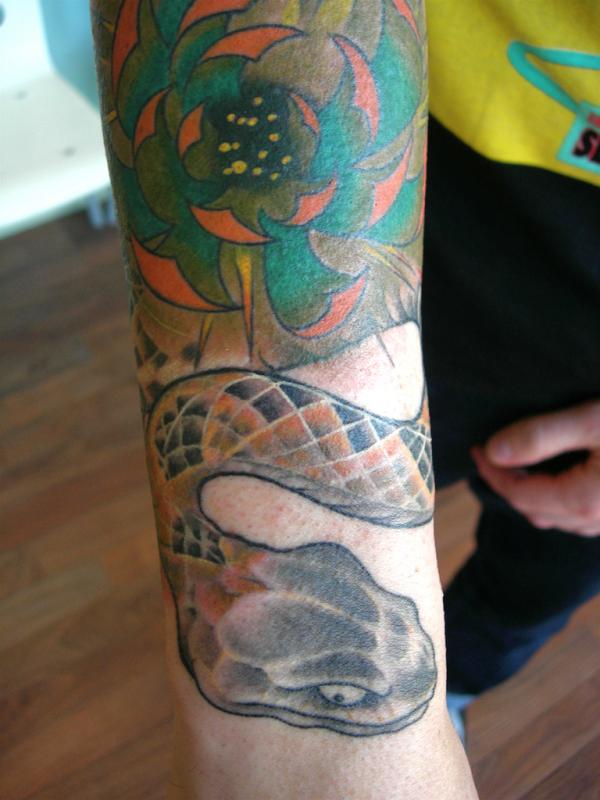 Tatuaj de șarpe cu braț complet
