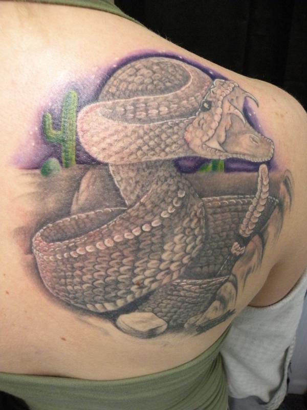 Tatuaj de șarpe întunecat