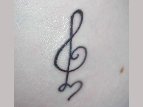 Tatuaj subțire muzical