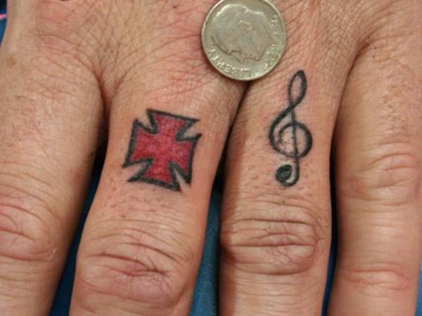 Tatuaj cu degetele