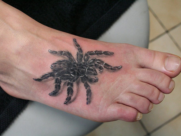 Tatuaj păianjen rafinat