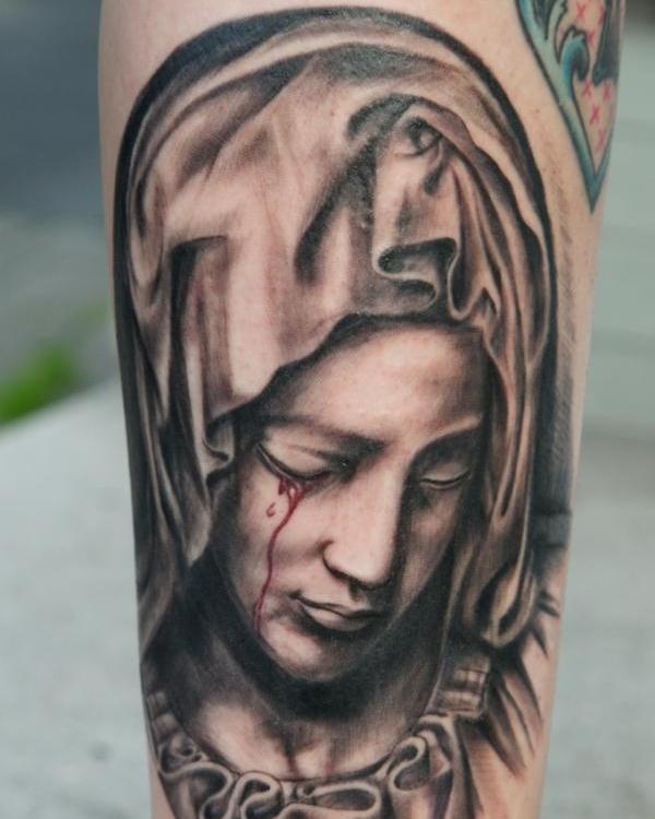 Plačúce tetovanie Panny Márie