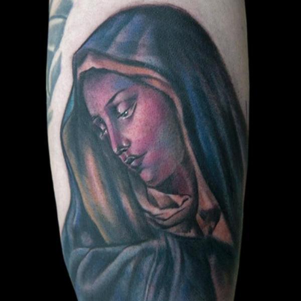 Bočné tetovanie Mary