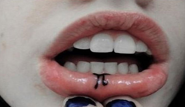 Majhna tetovaža za ustnice