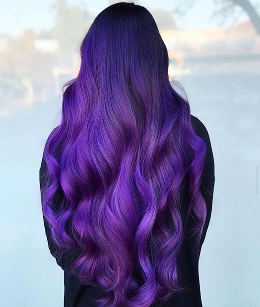 Drzni in dolgi vijolični lasje