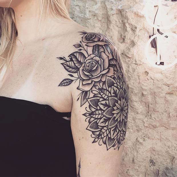 Cvetlična tetovaža na ramenih in rokah za ženske
