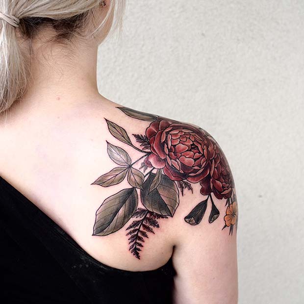Cvetlična tetovaža na rami za ženske