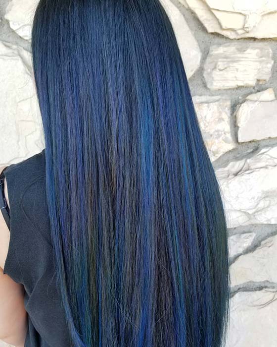 Dlhé modré čierne vlasy s melírom