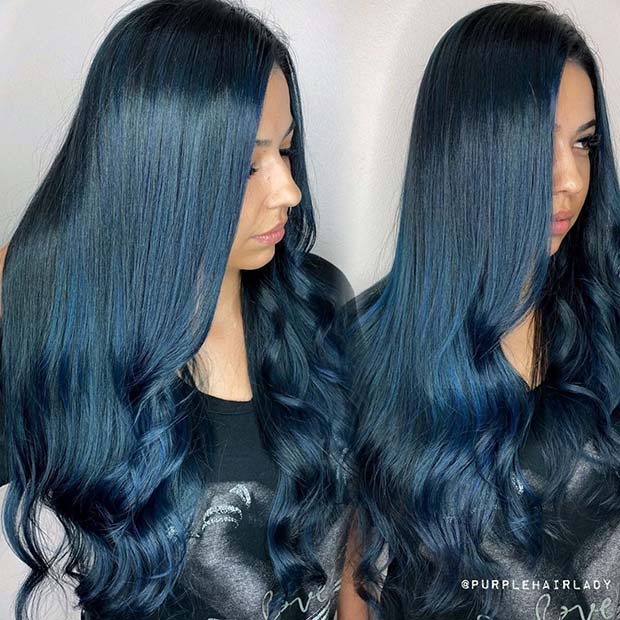 Krásne vrstvené modré čierne vlasy