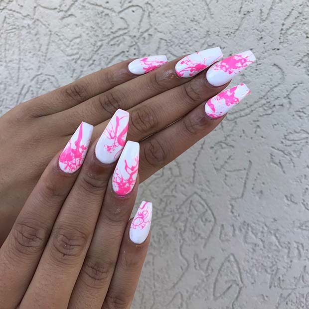 Design de unghii alb și roz