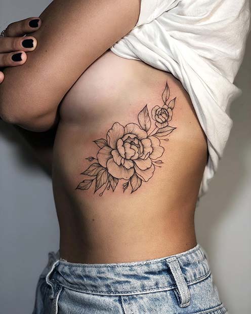 Nápad na tetovanie s pivonkovým rebrom pre dievčatá