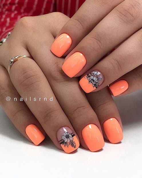 Oranžni pastelni nohti s cvetjem